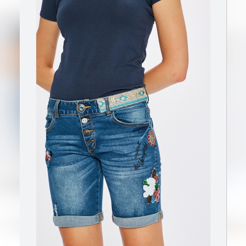 Desigual Magalie  Denim Shorts With sequins and embroidery Size 28 US